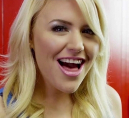 Tay Allyn’s “Mass Text” Goes Viral Tay Allyn’s “Mass Text” Goes Viral